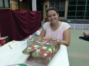 Wrapping_gifts_3
